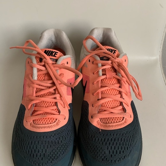 Nike Shoes - Picture 2 of 8